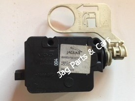 C2C38990 Late Fuel flap actuator